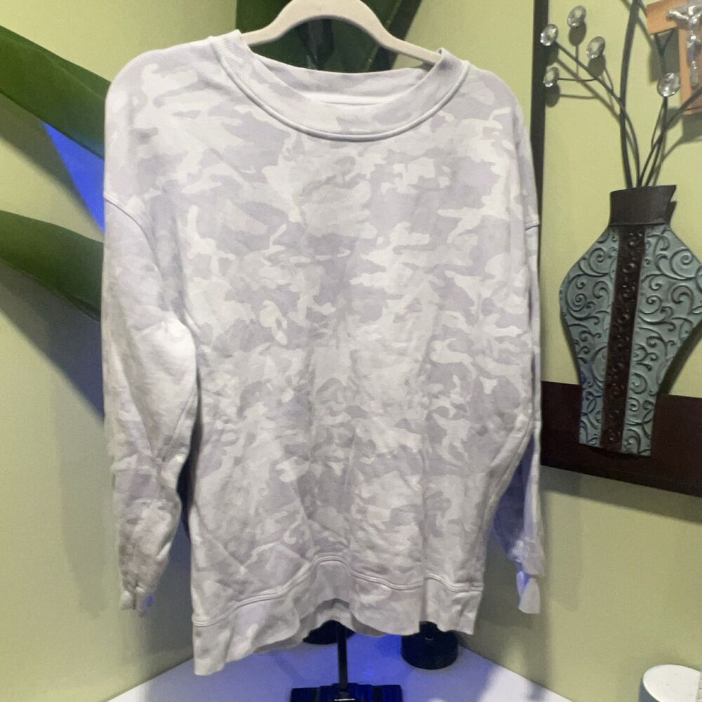 lululemon Perfectly Oversized Sweatshirt Women's 8-10 Light Purple Camouflage